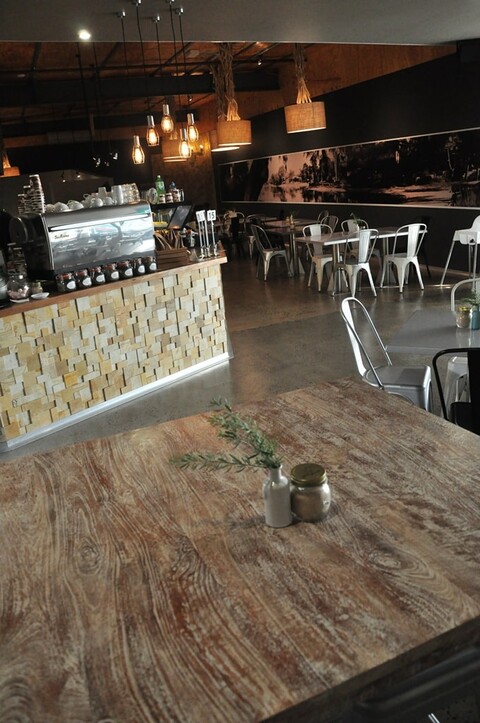 Cafe 4 - 01